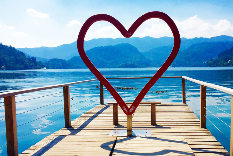 proposal_slovenia_lake_bled_pier_heart