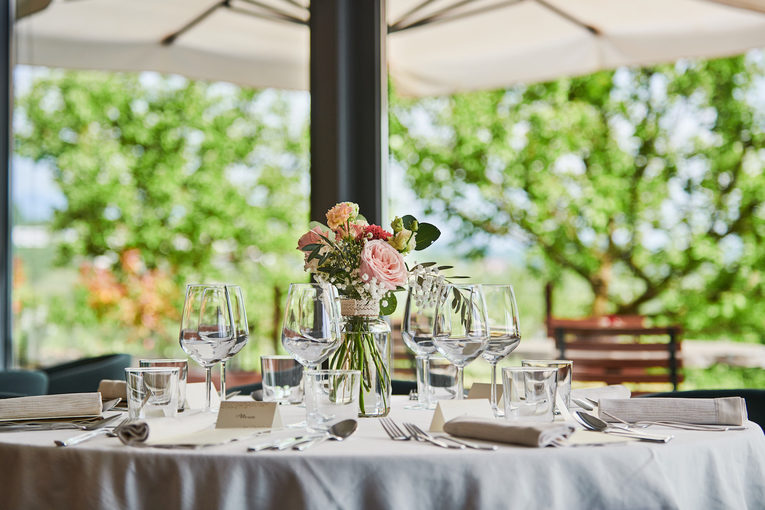 wedding_vineyards_slovenia_table_set_up-1
